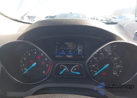 2018 Ford Escape S z USA, uszkodzony, nr VIN 1FMCU0F75JUD38036